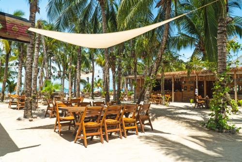 A restaurant or other place to eat at Mayan Monkey Isla Mujeres