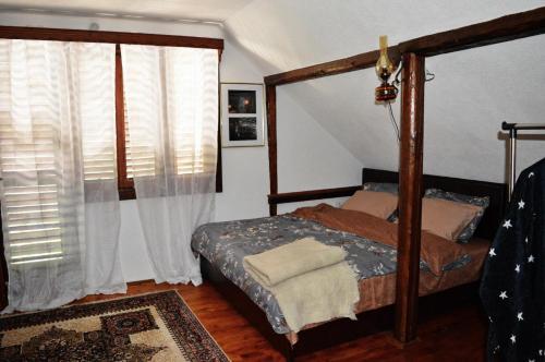 Tempat tidur susun dalam kamar di Macedonia, Accommodations,rentals"Villa Vevcani" Vevchani