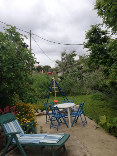 Κήπος έξω από το Charming apartment piccolo paradiso