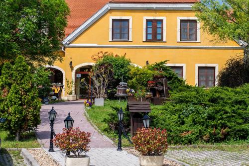 The building in which a szállodákat is located