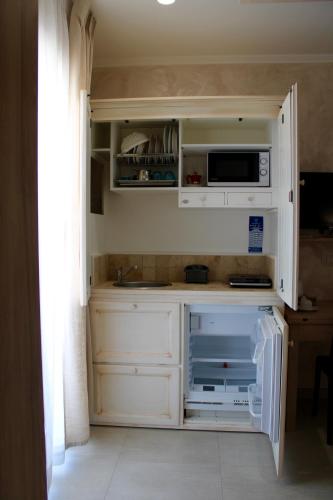 Dapur atau dapur kecil di MEDUSA Residence B&B