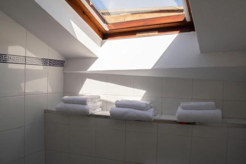 Et badeværelse på Alda Miramar Rooms