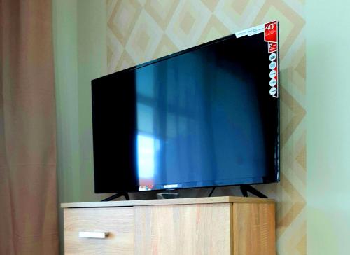 A television and/or entertainment centre at Comfortable apartment in Las Americas, PH317 with pool next to the ocean