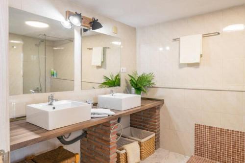 Koupelna v ubytování Villa Zalea Real -SUPER ideal Grupos, Piscina !