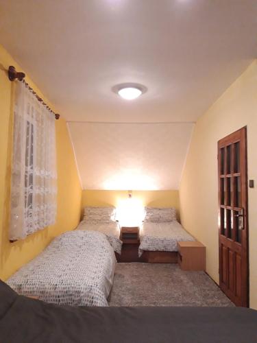 Ένα ή περισσότερα κρεβάτια σε δωμάτιο στο Čavoj Guest House