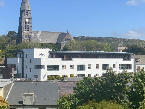 Afbeelding uit fotogalerij van Courthouse View Penthouse in Clifden