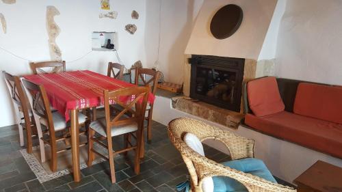 Khu vực ghế ngồi tại Athina Guesthouse