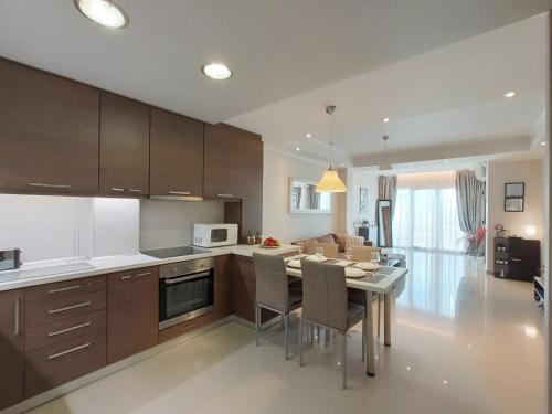 Sunshine Home 2 with Sea View
