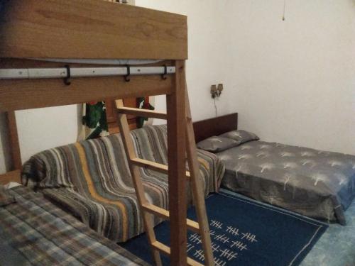 a couple of bunk beds in a room at Apartamento Sol y Vida Tabernas in Tabernas