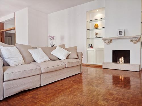 Зона вітальні в So Fine - Apulian Flats