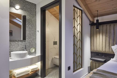 a bathroom with a sink and a toilet at Λιθεία-Lithia in Ioannina