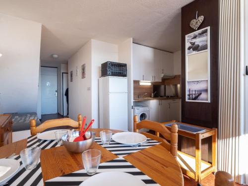 Apartment Les Argonautes-3 by Interhome