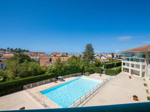 an overhead view of a swimming pool on a building at Apartment Golf de la Nivelle-4 by Interhome in Ciboure