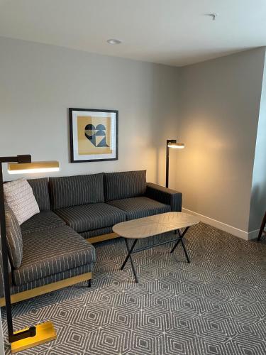 a living room with a couch and a coffee table at Napa Winery Inn in Napa