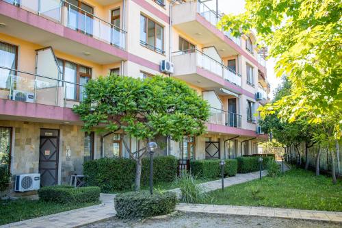Kép ~By Camping Gradina ~ Spacious Flats with Balconies szállásáról Csernomorecben a galériában