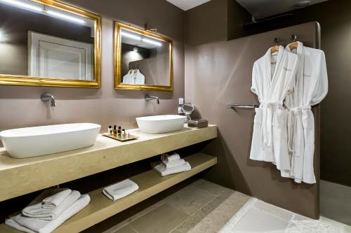 Ett badrum på Palazzo Ducale Venturi - Luxury Hotel & Wellness
