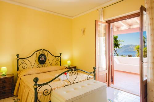 A bed or beds in a room at B&B Villa Maristella