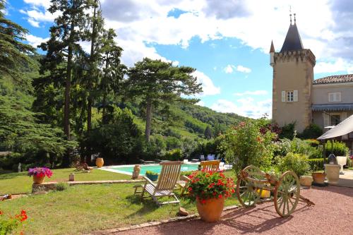 a house with a garden with a pool and a building at Chateau des Janroux in Juliénas