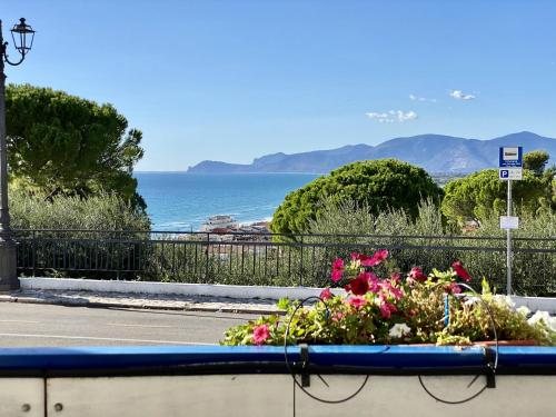 Gallery image of Holidaycasa Mike - Con terrazzo vista mare in Sperlonga