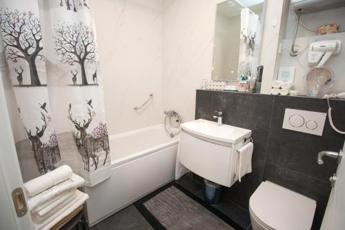 Kúpeľňa v ubytovaní Apartman Gusar -top position, close to the center and the beach, fully equipped