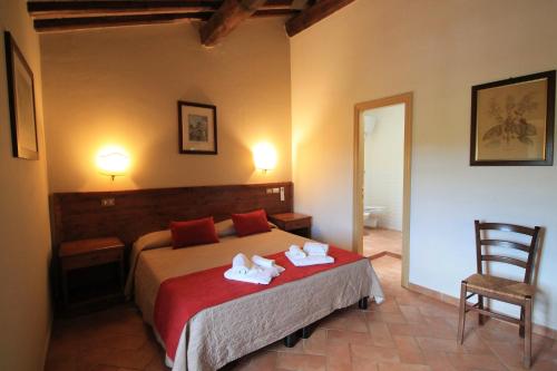 a bedroom with a bed with towels on it at Tenuta Decimo - Il Borgo Di Mariano in San Gimignano