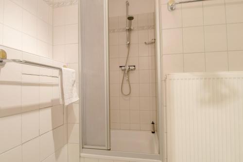 a shower with a glass door in a bathroom at Appartementhaus Boddenblick "Himmelkieker" in Zingst
