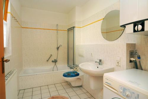 Ένα μπάνιο στο Ferienpark Freesenbruch Wohnung 2 3 - Waldesruh
