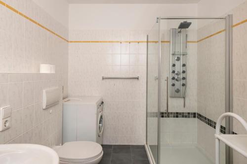 Ένα μπάνιο στο Ferienpark Freesenbruch Wohnung 2 2 - Bernstein