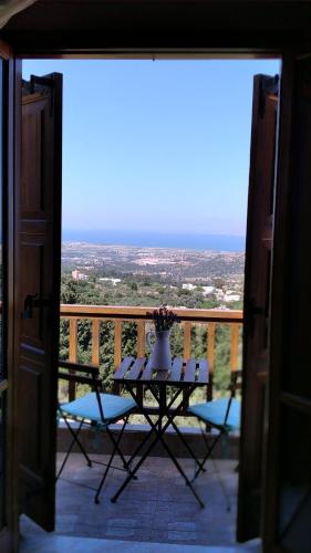 A balcony or terrace at Zia with a view - Ζια με θεα