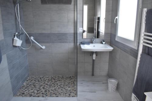 RESIDENCE LE GALLION tesisinde bir banyo