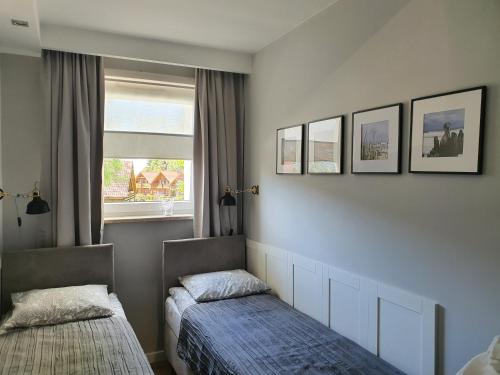 Ένα ή περισσότερα κρεβάτια σε δωμάτιο στο Apartament Nord 13 Willa Nord