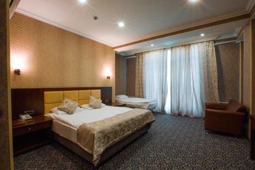 Cama ou camas em um quarto em Ruma Qala Hotel