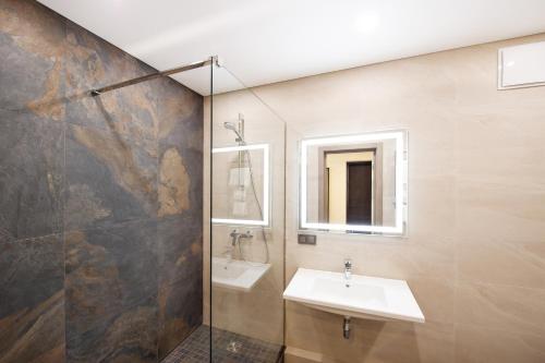 ORION apartments tesisinde bir banyo