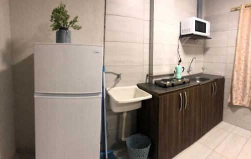 Kuchyň nebo kuchyňský kout v ubytování Los Monges Aparthotel