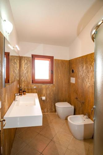a bathroom with a sink and a toilet at Case Vacanze Budoni Beach in Budoni