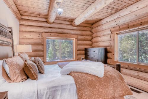 Afbeelding uit fotogalerij van Log Cabin Estate - Falcon Ridge in Truckee