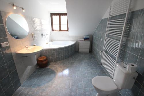 Koupelna v ubytování Luxury Apartment in Sumava Mountains