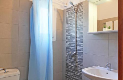 Kylpyhuone majoituspaikassa Limnonari Beach Rooms