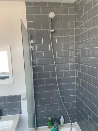 Phòng tắm tại Eastbourne Town centre Maisonette apartment