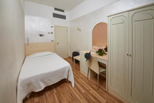 Postel nebo postele na pokoji v ubytování Hotel Vienna Ostenda e Ristorante il Danubio