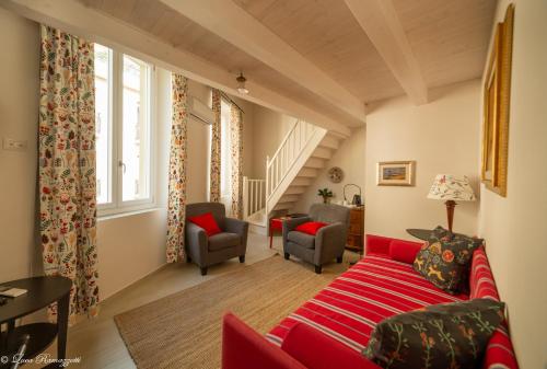 a living room with a red couch and chairs at Janna 'e Mare in Cagliari