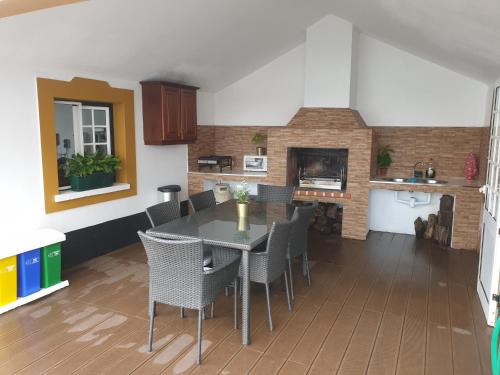 a kitchen and dining room with a table and chairs at CASA MARQUES in Angra do Heroísmo