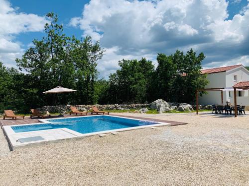 Modern Private Villa Bonaventura with Pool & Jacuzzi & BBQ for Families & Groups near Split