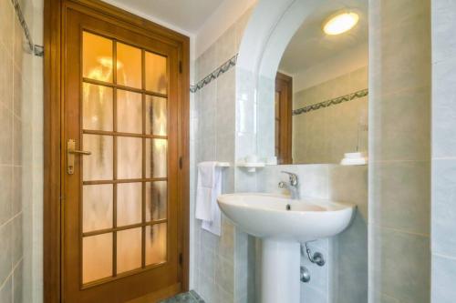 A bathroom at Sunset Alghero