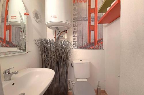 Ένα μπάνιο στο Réf LS54 : Maison 4 pers Mas des Manadiers K1