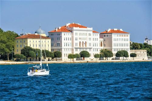 Zadar, The Florens Residence - Apartments near the Beach with the New Pool & Garden, BBQ and Kids playground