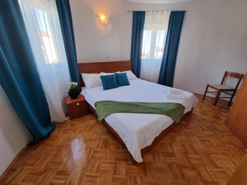 Zadar, The Florens Residence - Apartments near the Beach with the New Pool & Garden, BBQ and Kids playground