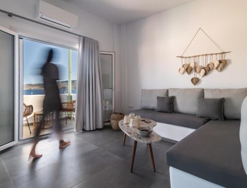 Eclipse Tales Milos, Port Area