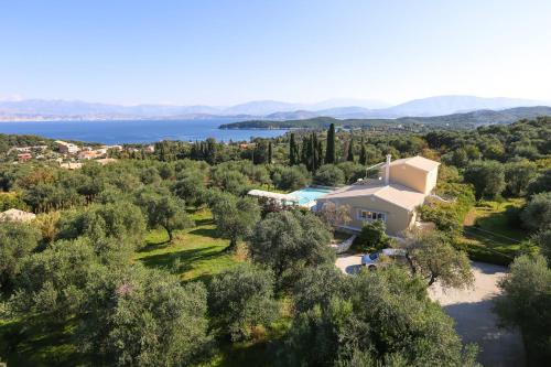 Letecký snímek ubytování Luxurious Villa with Private Pool and Sea View