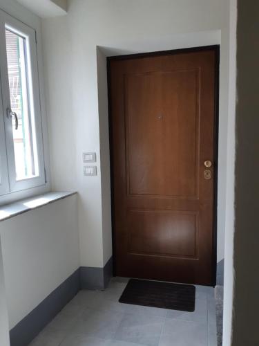 a wooden door in a room with a window at 7centro in Lastra a Signa